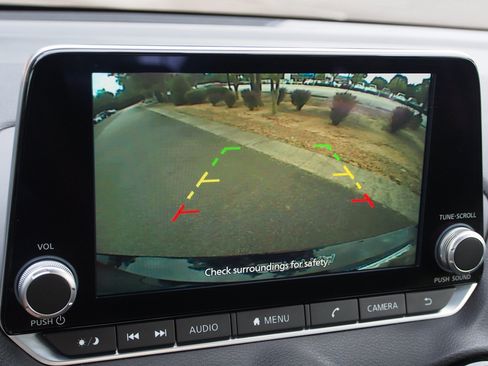 Used 2025 Nissan Sentra SV FWD image 28