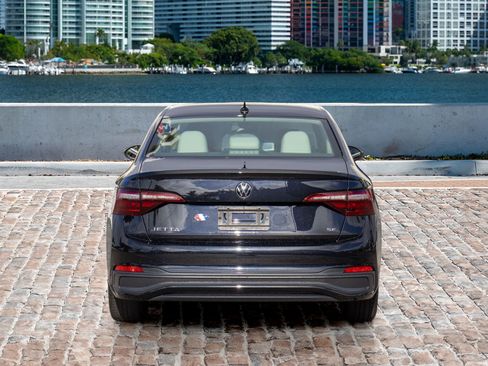 Used 2023 Volkswagen Jetta SE image 6