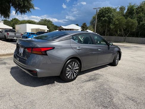 Used 2024 Nissan Altima 2.5 SV FWD image 9