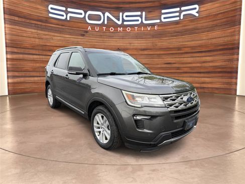 Used 2018 Ford Explorer XLT w/ Equipment Group 202A AWD/4WD image 9