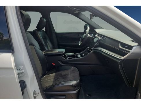 Used 2023 Jeep Grand Cherokee L Laredo AWD/4WD image 37