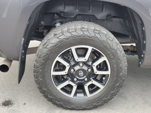 Used 2017 Toyota Tundra SR5 AWD/4WD image 6
