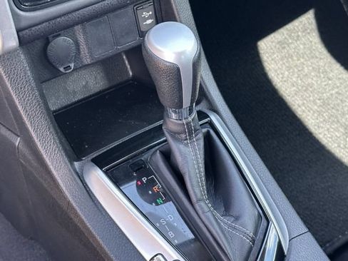Used 2017 Toyota Corolla LE FWD image 19
