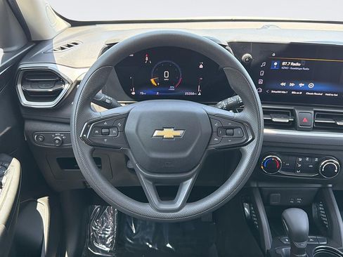 Used 2025 Chevrolet TrailBlazer LS FWD image 7