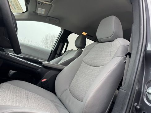 Certified 2025 Toyota Sienna LE image 9