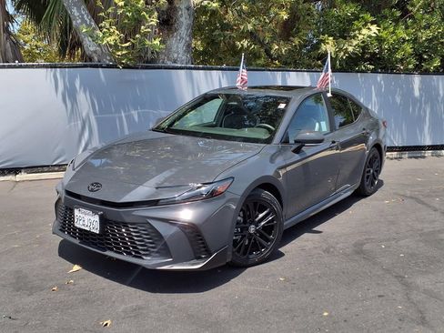 Used 2025 Toyota Camry SE w/ Convenience Package FWD image 25