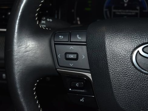 Used 2025 Toyota Camry SE FWD image 7