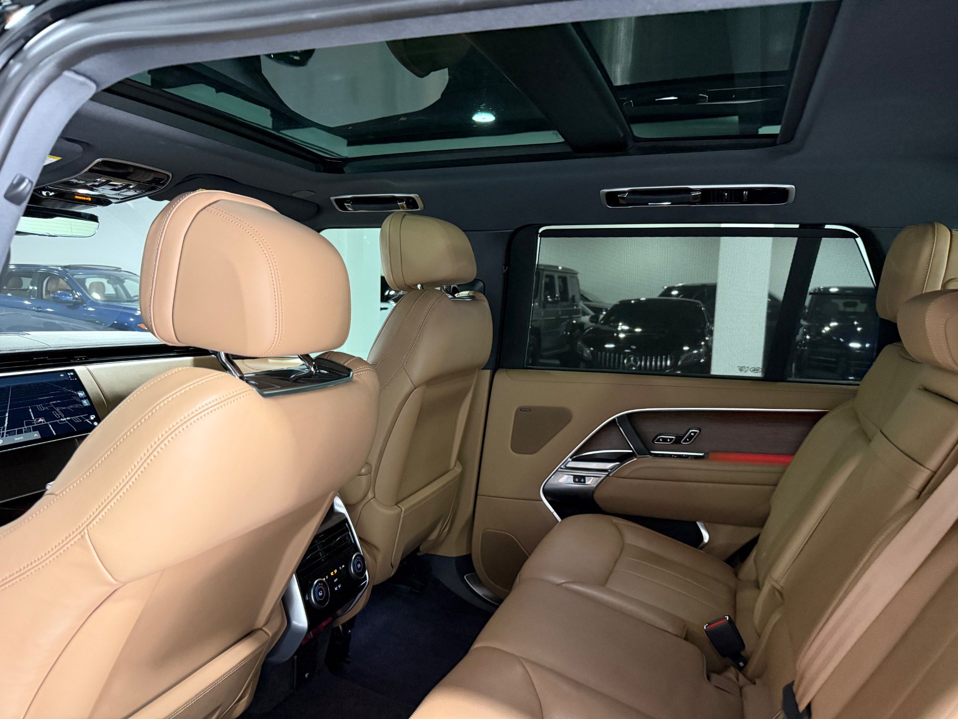 Used 2024 Land Rover Range Rover Long Wheelbase SE AWD/4WD image 54