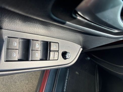 Used 2019 Toyota Highlander SE AWD/4WD image 16