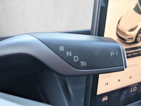 Used 2022 Tesla Model Y Long Range image 12