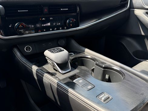 Used 2021 Nissan Rogue Platinum FWD image 48