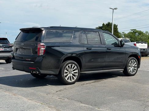 Used 2023 Chevrolet Suburban RST w/ Sport Performance Package AWD/4WD image 5