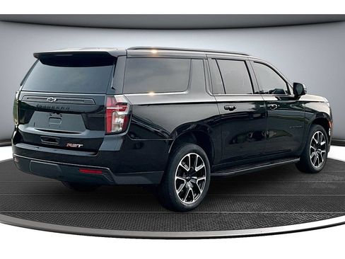 Used 2023 Chevrolet Suburban RST w/ Luxury Package AWD/4WD image 17