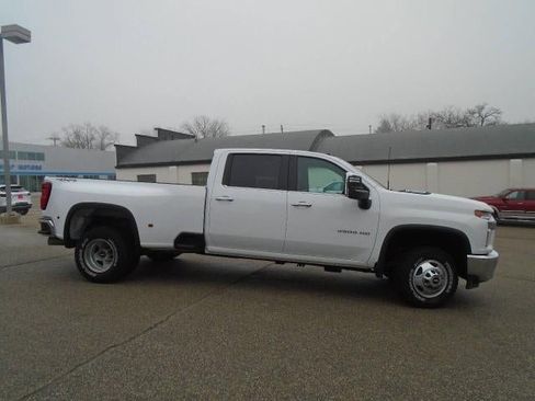 Used 2022 Chevrolet Silverado 3500 LTZ w/ LTZ Convenience Package image 5