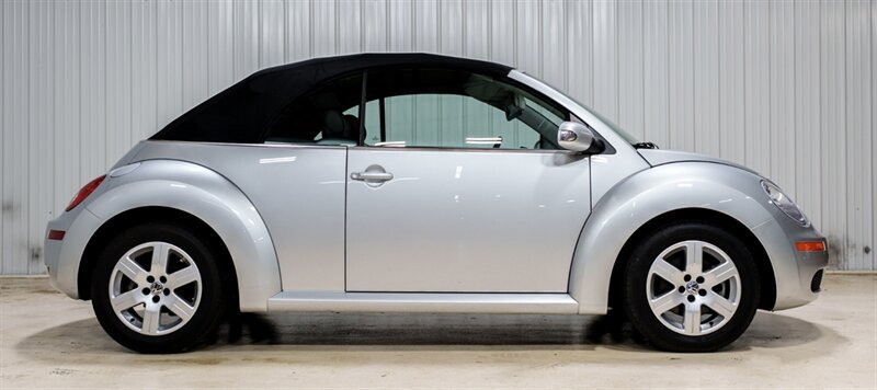 Used 2007 Volkswagen Beetle Convertible FWD image 19