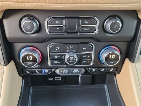 Certified 2024 Chevrolet Suburban Premier w/ Premium Package RWD image 18
