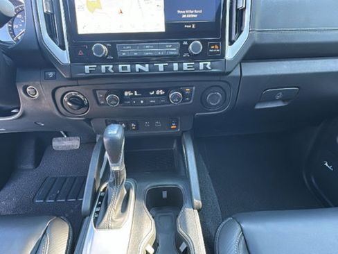 Used 2025 Nissan Frontier SL image 20