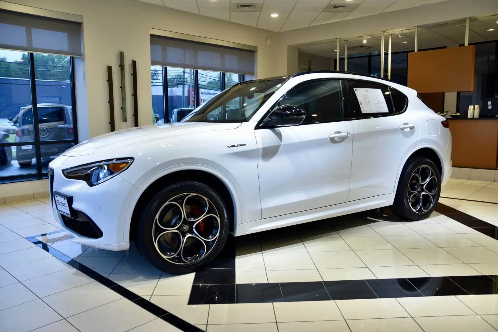 Used 2023 Alfa Romeo Stelvio Veloce AWD/4WD image 3
