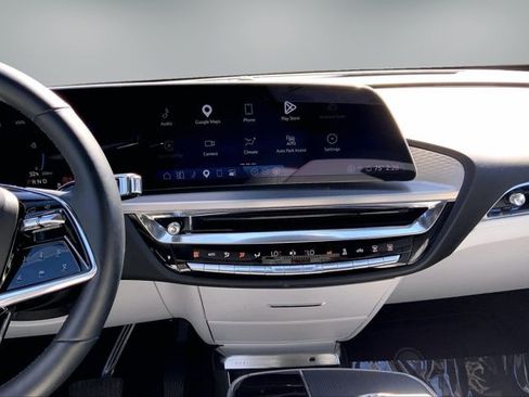 Used 2024 Cadillac Lyriq Luxury AWD/4WD image 5