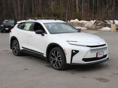 New 2026 Toyota Crown Signia XLE image 3