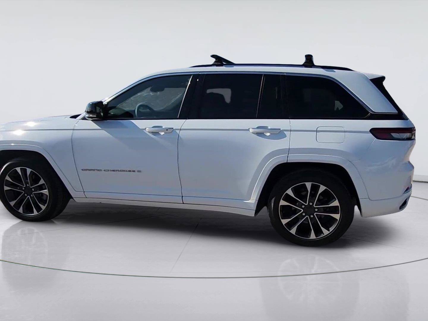 Used 2022 Jeep Grand Cherokee Overland w/ Adv Protech Group III AWD/4WD image 6