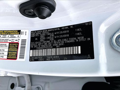 Used 2023 Toyota Highlander LE FWD image 36