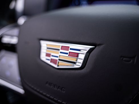 Certified 2026 Cadillac Escalade Platinum Luxury w/ LPO, Floor Liner Package AWD/4WD image 23