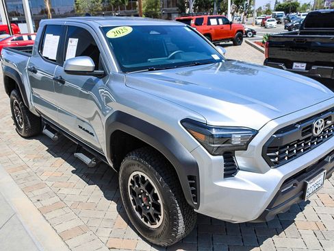 Used 2025 Toyota Tacoma TRD Off-Road AWD/4WD image 3