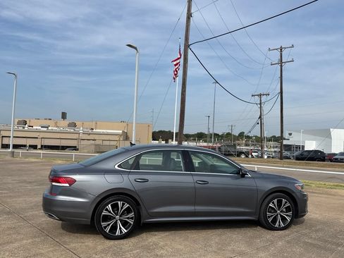 Used 2022 Volkswagen Passat 2.0T SE FWD image 23