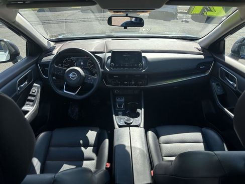 Used 2021 Nissan Rogue SV w/ Premium Package image 11