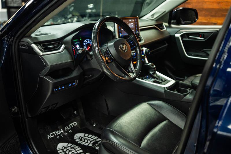 Used 2020 Toyota RAV4 XLE Premium AWD/4WD image 9