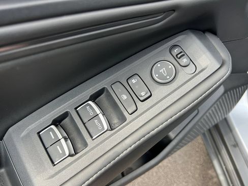 Used 2023 Honda Accord Sport image 11
