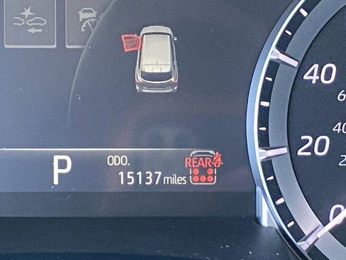 Certified 2025 Toyota Highlander XLE image 34