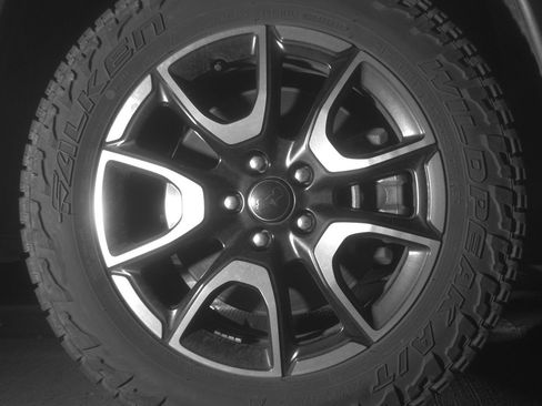 Used 2025 Jeep Compass Trailhawk image 13