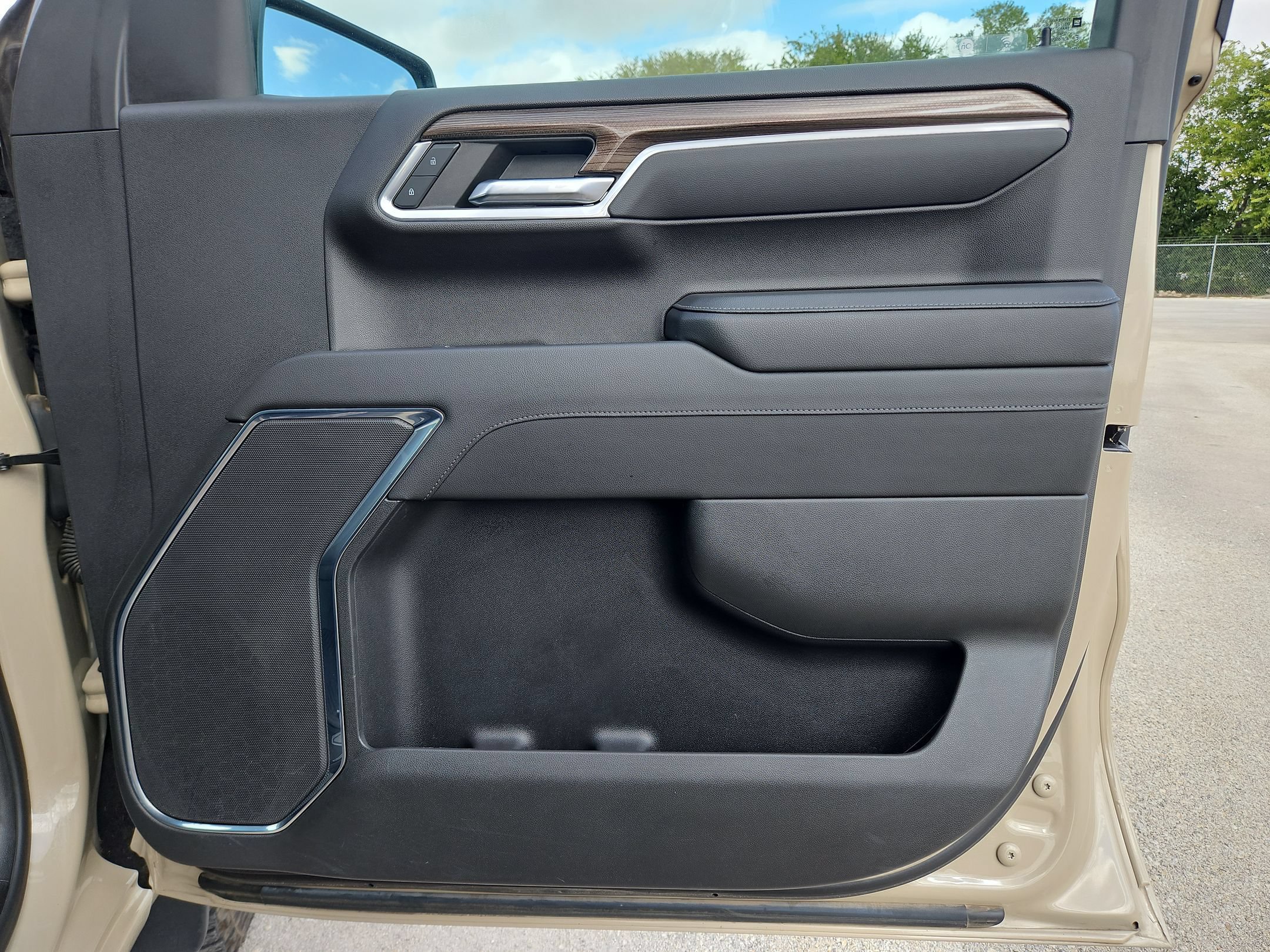 Used 2023 Chevrolet Silverado 1500 LT Trail Boss w/ LPO, Dark Essentials Package AWD/4WD image 29