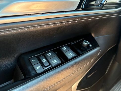Used 2024 Jeep Wagoneer Series III AWD/4WD image 15