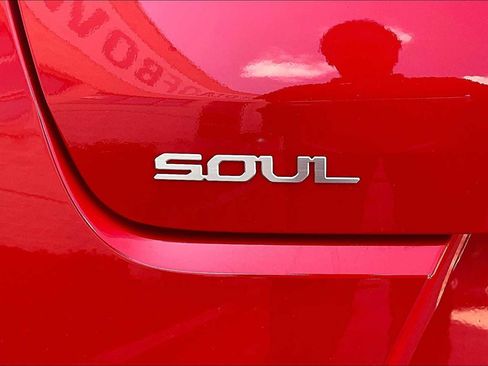 Used 2023 Kia Soul LX w/ LX Technology Package image 9