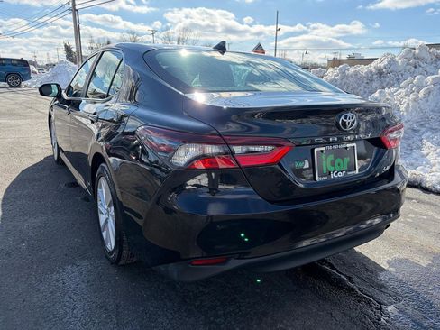 Used 2021 Toyota Camry LE image 9