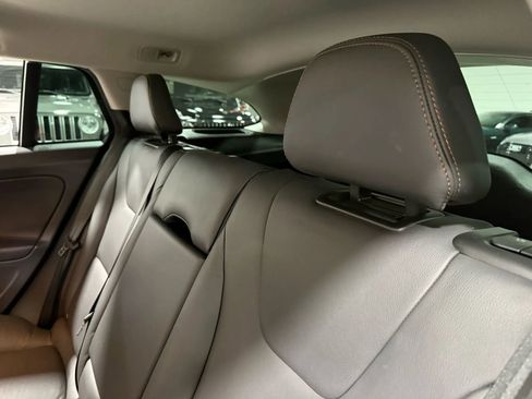 Used 2016 Volvo V60 T5 Cross Country image 67