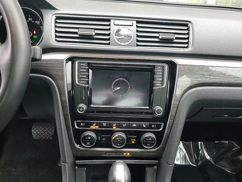 Used 2017 Volkswagen Passat 1.8T SE w/ SE Lighting Package image 19