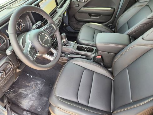 New 2026 Jeep Wrangler Unlimited Sahara AWD/4WD image 9