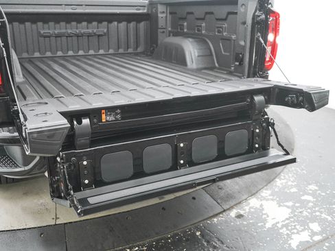 Used 2023 GMC Sierra 1500 Denali w/ Technology Package AWD/4WD image 17