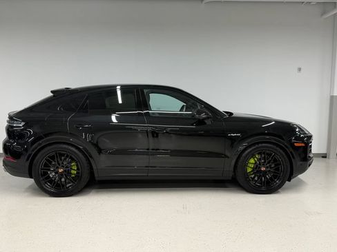 Certified 2026 Porsche Cayenne E-Hybrid Coupe AWD/4WD image 8