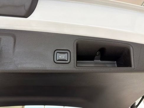 Used 2022 GMC Terrain SLT w/ LPO, Floor Liner Package AWD/4WD image 17