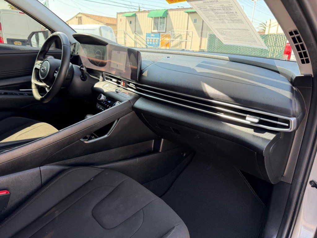 Used 2023 Hyundai Elantra SEL w/ Convenience Package FWD image 20