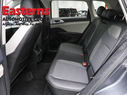Used 2025 Volkswagen Taos SE AWD/4WD image 21