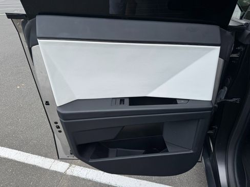 Used 2024 Tesla Cybertruck AWD Crew Cab image 37