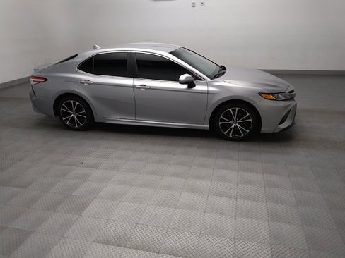 Used 2020 Toyota Camry SE FWD image 11