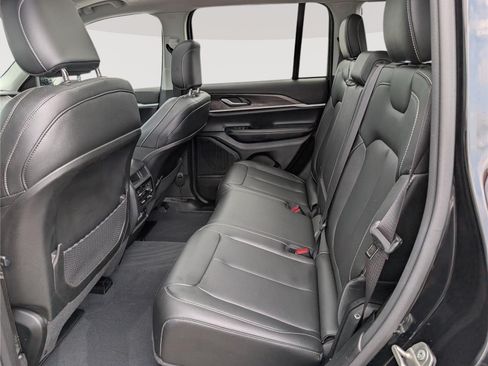 Used 2023 Jeep Grand Cherokee Limited AWD/4WD image 16