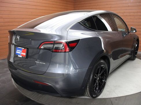 Used 2023 Tesla Model Y Long Range image 8